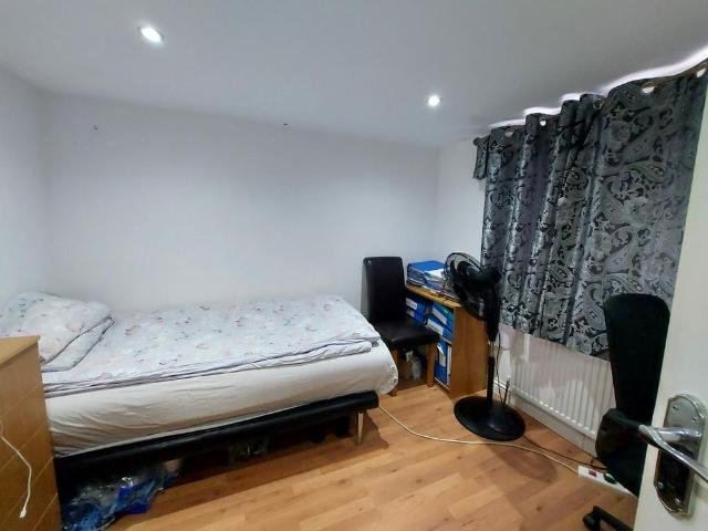 House for rent in Little Heath, Goodmayes