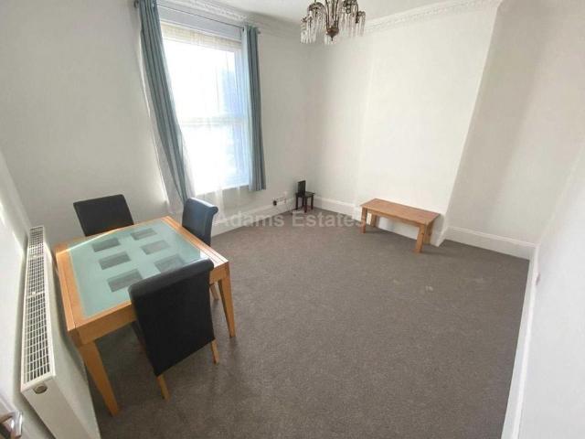 House for rent in Newtown, Reading