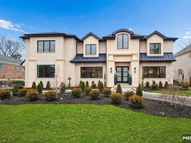 House for sale in Englewood Cliffs, New Jersey