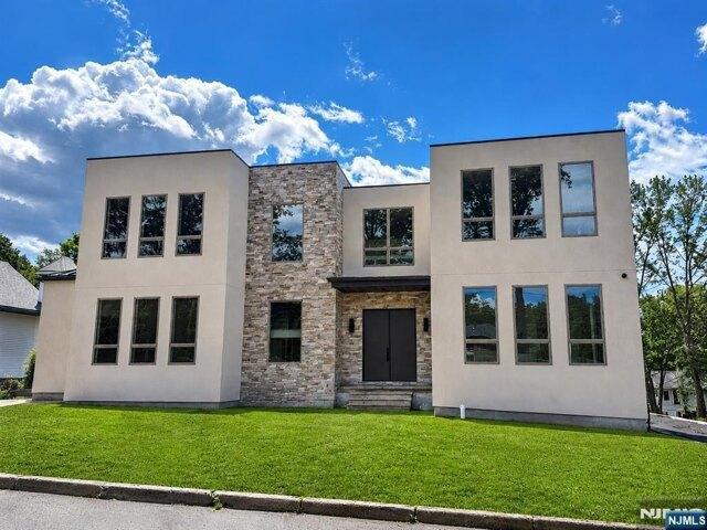 House for sale in Englewood Cliffs, New Jersey