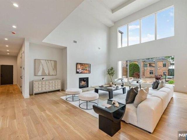 House for sale in Englewood Cliffs, New Jersey