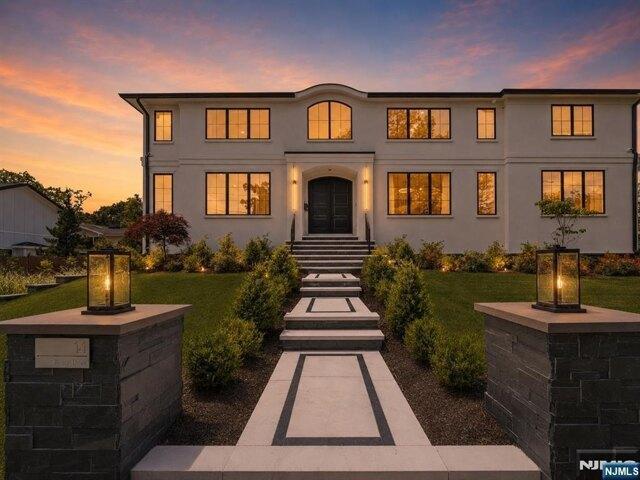 House for sale in Englewood Cliffs, New Jersey