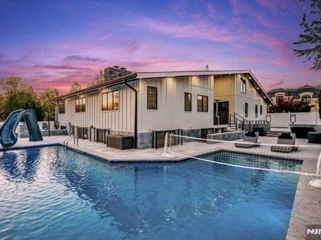 House for sale in Englewood Cliffs, New Jersey