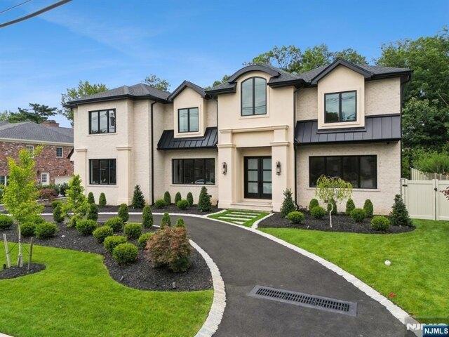 House for sale in Englewood Cliffs, New Jersey