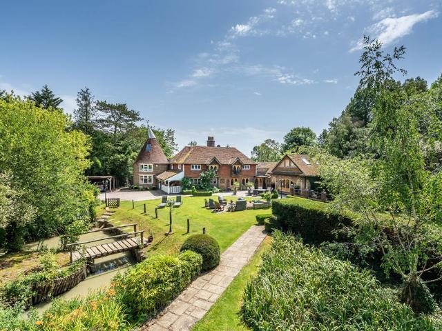 House for sale in Crowhurst, Hillview