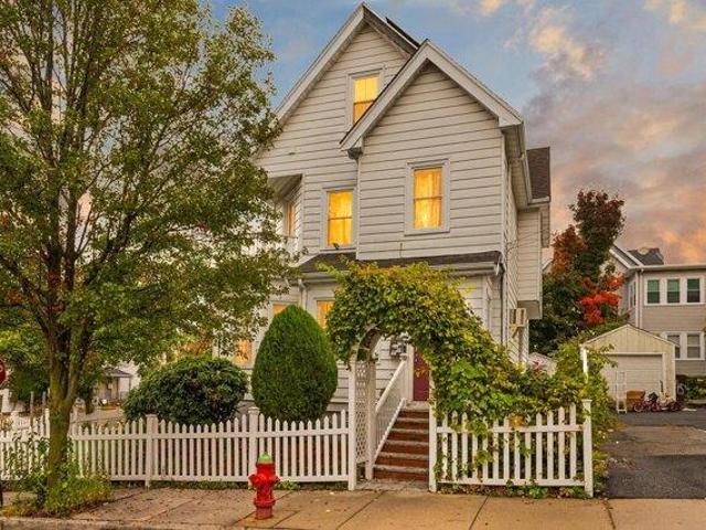House for sale in Glendale, Everett