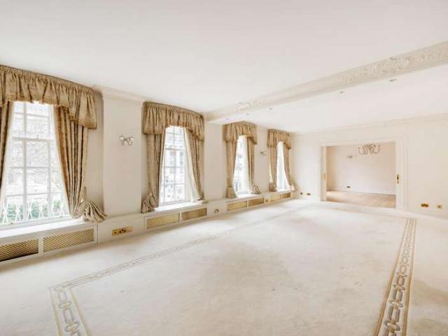Flat for sale in Belgravia, Greater London