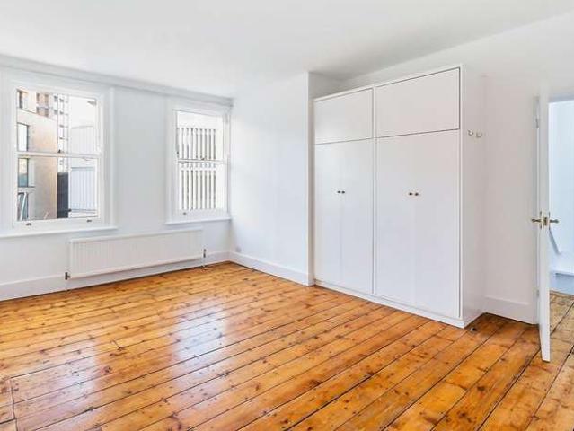Flat for sale in Earl's Court, Greater London