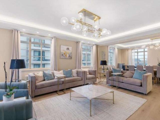 Flat for sale in Marylebone, Greater London