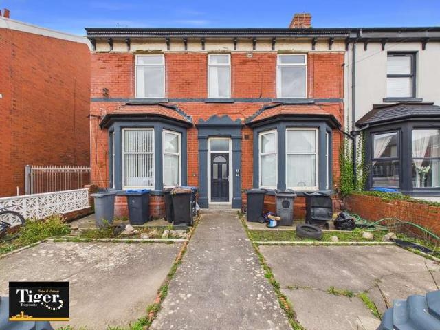 Flat for sale in Knowle, Blackpool