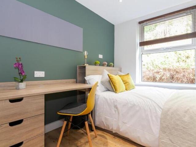 Flat for rent in Huddersfield, West Yorkshire