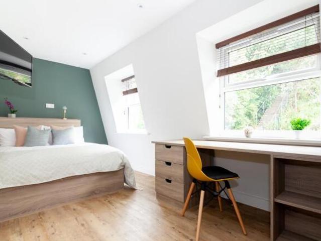 Flat for rent in Huddersfield, West Yorkshire