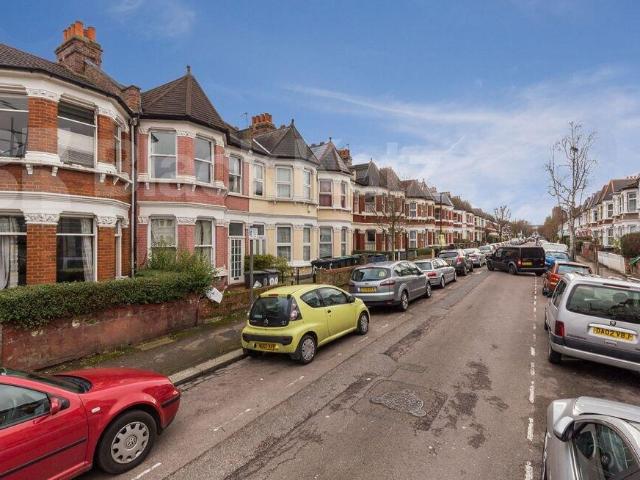 Flat for rent in South Lane, West Yorkshire