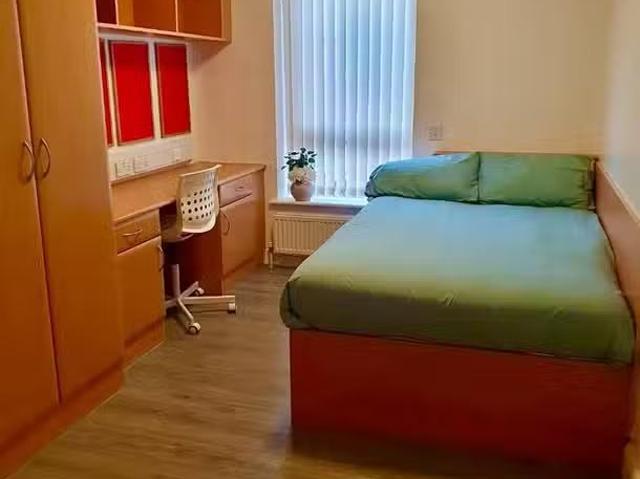 House for rent in Green Close, Warwickshire