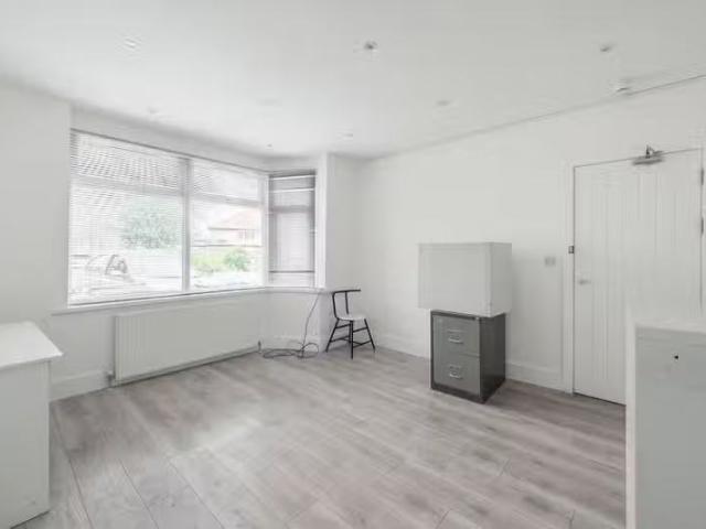 House for rent in Burnt Oak, Greater London