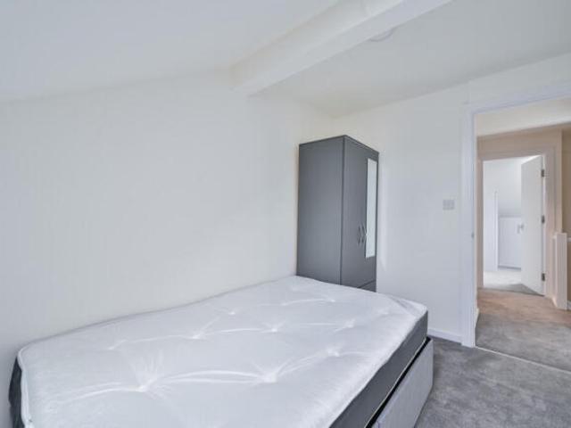 Flat for rent in Cat Hill