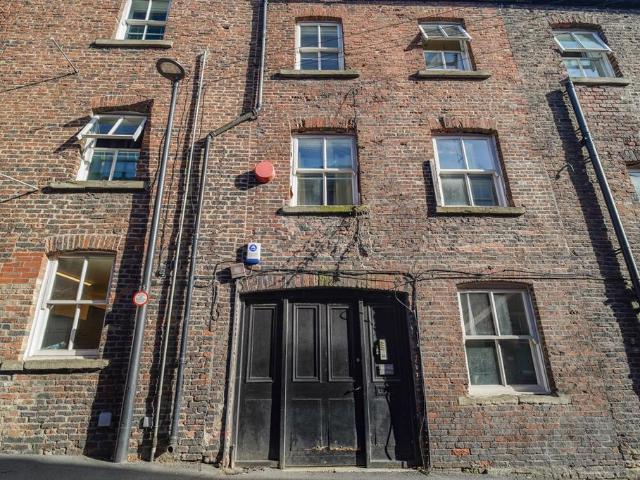 Flat for sale in Belle Isle, Wakefield