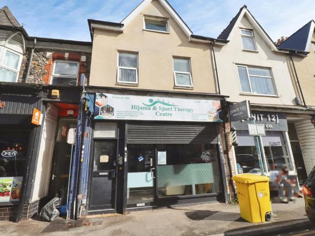Flat for sale in Plasnewydd, Cardiff