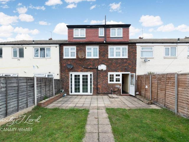 Flat for sale in Custom House, Greater London