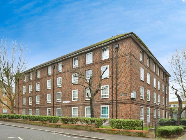 Flat for sale in London Borough of Lewisham, Brockley