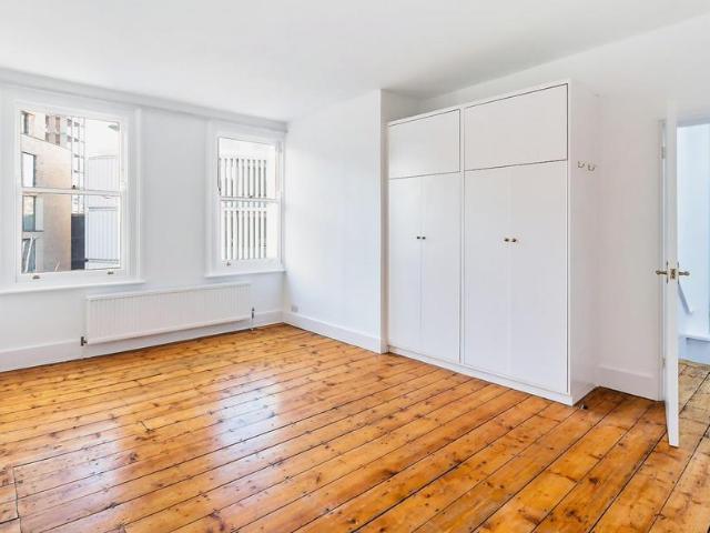 Flat for sale in Earl's Court, Greater London