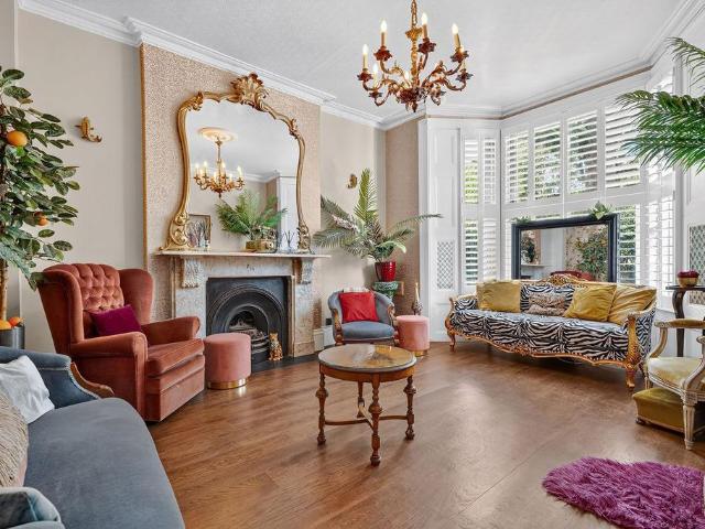 Flat for sale in London Borough of Hammersmith and Fulham, Greater London