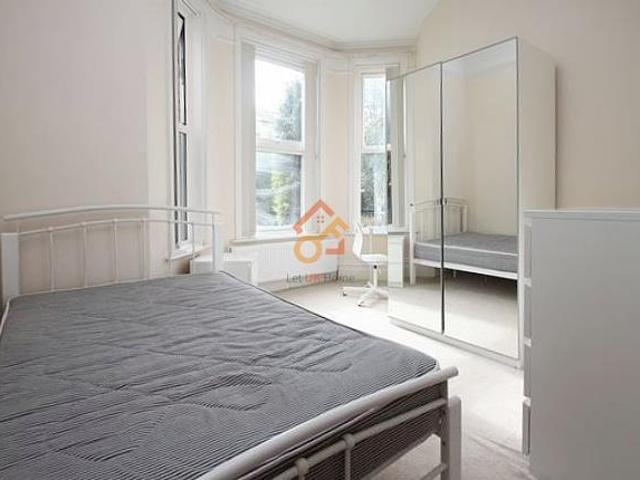 Flat for sale in Holdenhurst, Bournemouth