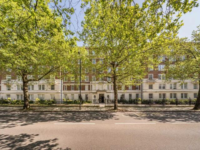 Flat for sale in St John's Wood