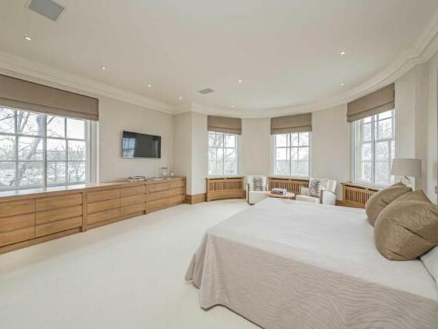 Flat for sale in St. John's Wood, Greater London