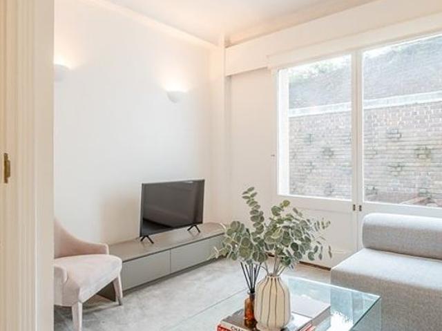 Apartment for rent in St. John's Wood, Greater London