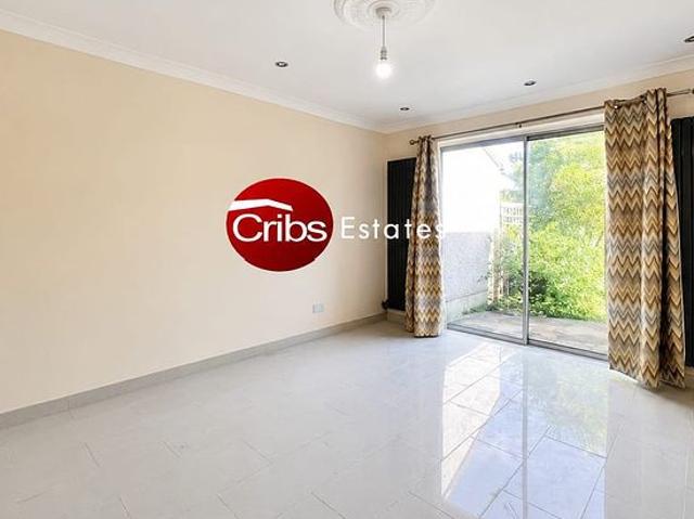 Apartment for rent in Motspur Park, Greater London