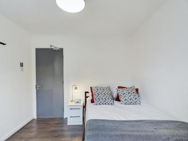 Flat for rent in Kensington, Calderstones