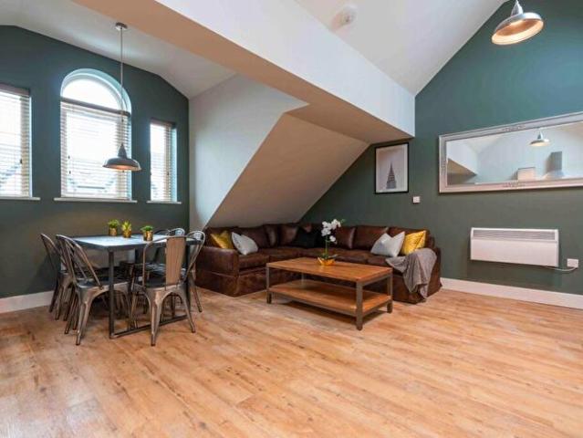 Apartment for rent in Cwmdu, Swansea
