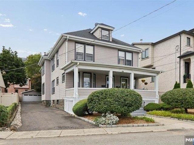 House for sale in Fort Lee, New Jersey