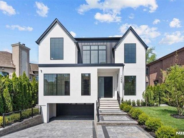 House for sale in Fort Lee, New Jersey