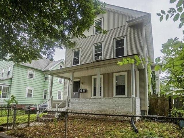 House for sale in Oakdale, Holyoke