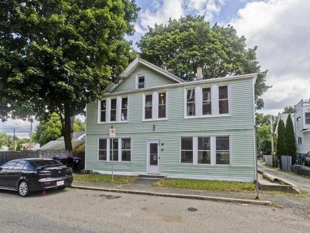 House for sale in Oakdale, Holyoke
