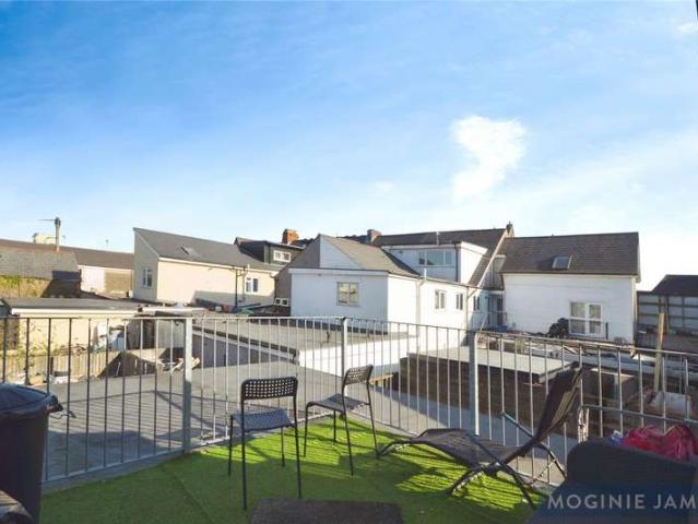 House for sale in Plasnewydd, Cardiff