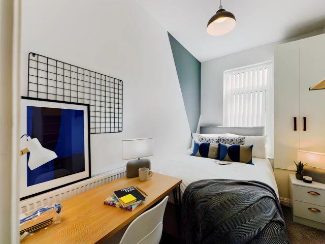 Room for rent in Kensington, Calderstones
