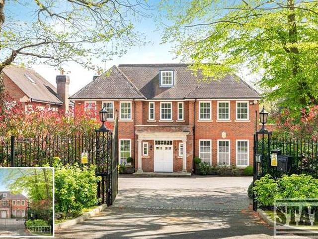 House for sale in Hadley Wood, Greater London