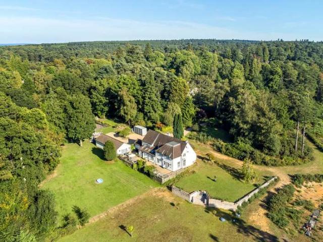 House for sale in Fole, Surrey
