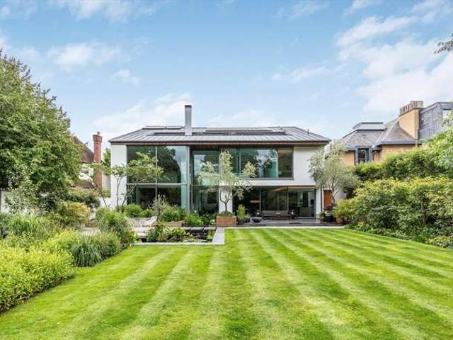 House for sale in Roehampton, Greater London