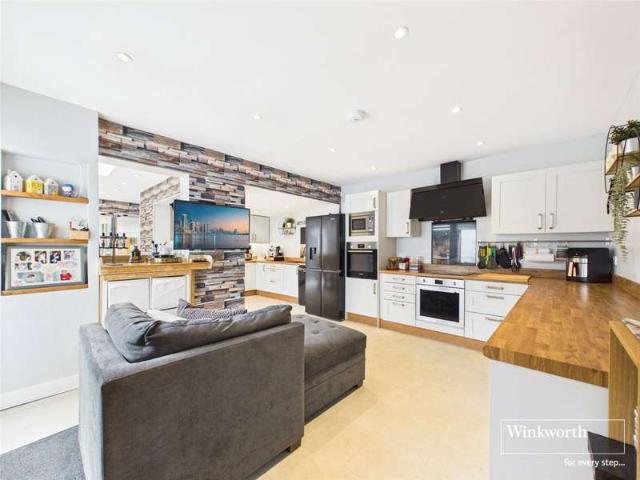 House for sale in The Triangle, Reading