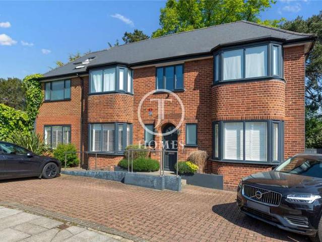 House for sale in Hendon, Greater London
