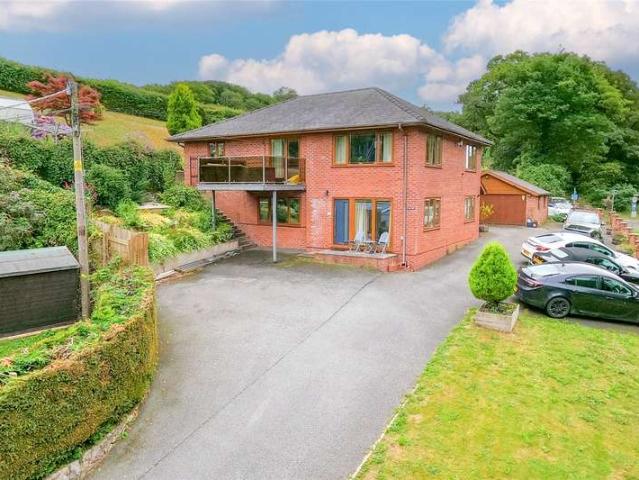 House for sale in Pentir, Bangor