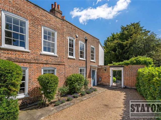 House for sale in High Barnet, Greater London