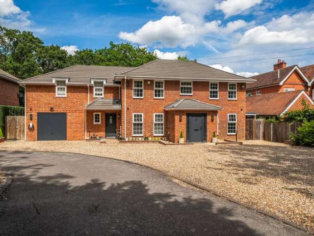 House for sale in Heol-las, Surrey