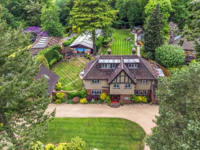 House for sale in Batchworth, Hertfordshire