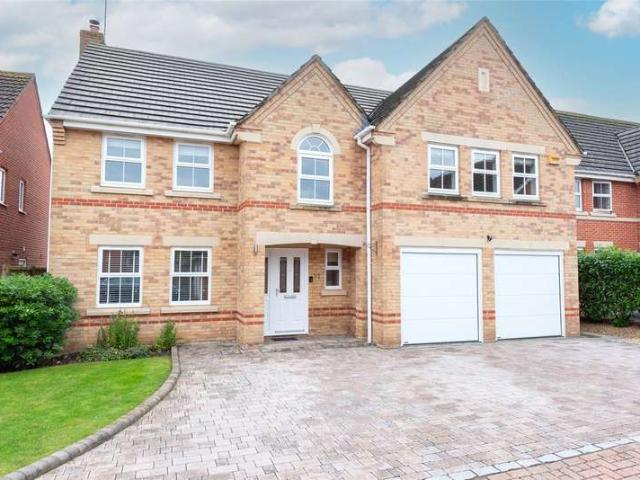 House for sale in Ryeish Green, Shinfield