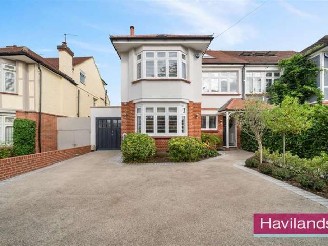 House for sale in Winchmore Hill, Greater London